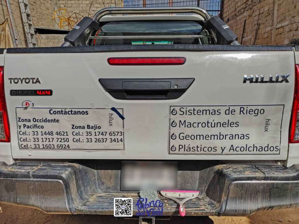 La rotulación publicitaria de tus unidades lleva más visitantes y potenciales clientes a tu página web. Tu página web empresarial resulta ser más efectiva para generar ventas que cualquier otra inversión digital, porque es la forma en que las empresas visitan tu catálogo de productos y servicios, además de ser el medio de contacto perfecto. Las unidades con rotulación publicitaria acercan a tus clientes más probables a tus redes sociales y después a concretar la compra, porque satisfacen una necesidad real cuando a ellos les ofreces tus soluciones.