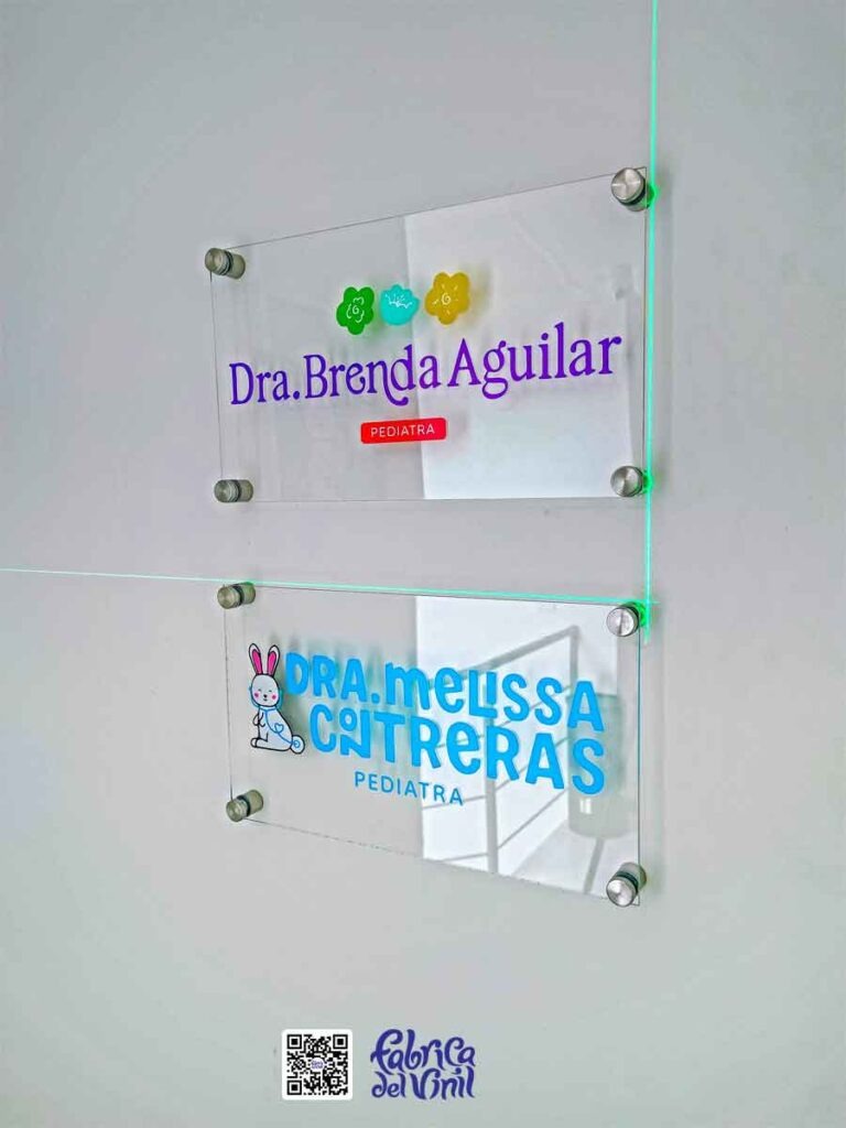 Fábrica del Vinil: Crea tus letreros a partir de acrílicos transparentes y de color, cortados con láser CNC y mezclas de capas de vinilos de corte o vinilos impresos con tu diseño personalizado. Fabricamos tus ilustraciones combinadas con tu logo médico con la mejor calidad disponible en México, para que ambos potencien tu identidad comercial y marca. WhatsApp: 33 1927 2871.