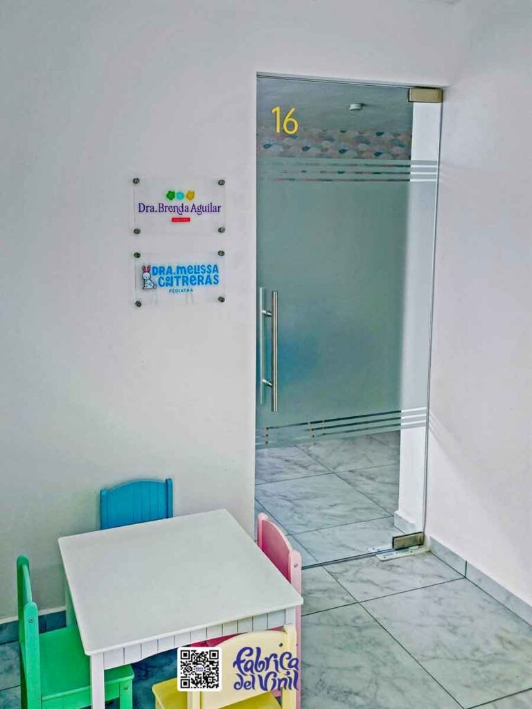 Fábrica del Vinil: Crea tus letreros a partir de acrílicos transparentes y de color, cortados con láser CNC y mezclas de capas de vinilos de corte o vinilos impresos con tu diseño personalizado. Fabricamos tus ilustraciones combinadas con tu logo de obstetricia con la mejor calidad disponible en México, para que ambos potencien tu identidad comercial y marca. WhatsApp: 33 1927 2871.