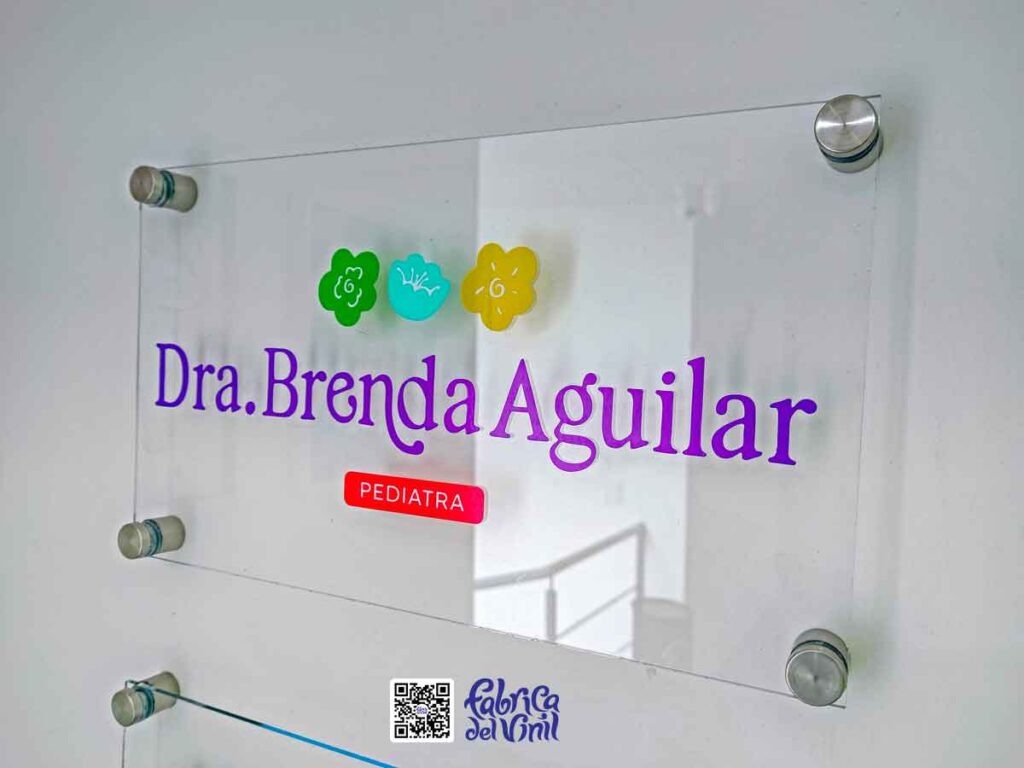 Fábrica del Vinil: Crea tus letreros a partir de acrílicos transparentes y de color, cortados con láser CNC y mezclas de capas de vinilos de corte o vinilos impresos con tu diseño personalizado. Fabricamos tus ilustraciones combinadas con tu logo de oftalmología con la mejor calidad disponible en México, para que ambos potencien tu identidad comercial y marca. WhatsApp: 33 1927 2871.