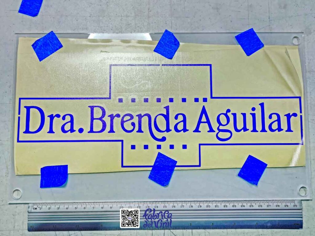 Fábrica del Vinil: Crea tus letreros a partir de acrílicos transparentes y de color, cortados con láser CNC y mezclas de capas de vinilos de corte o vinilos impresos con tu diseño personalizado. Fabricamos tus ilustraciones combinadas con tu logo de ortodoncia con la mejor calidad disponible en México, para que ambos potencien tu identidad comercial y marca. WhatsApp: 33 1927 2871.