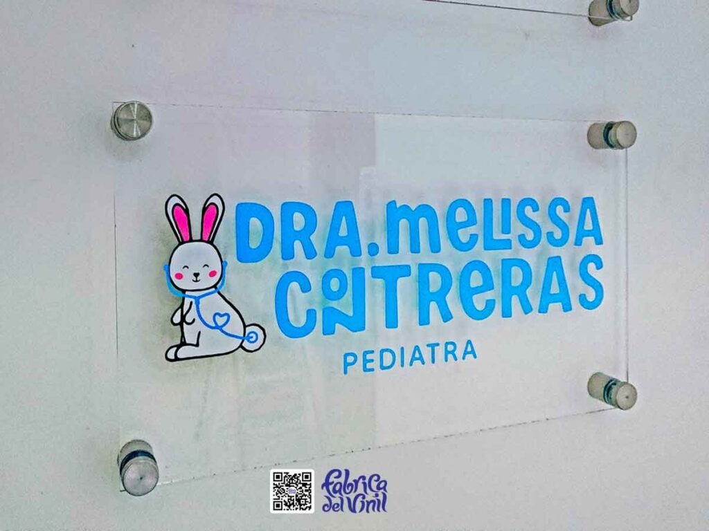 Fábrica del Vinil: Crea tus letreros a partir de acrílicos transparentes y de color, cortados con láser CNC y mezclas de capas de vinilos de corte o vinilos impresos con tu diseño personalizado. Proyectamos tus ilustraciones y logo de ortopedia para que potencien tu identidad comercial y marca. WhatsApp: 33 1927 2871.
