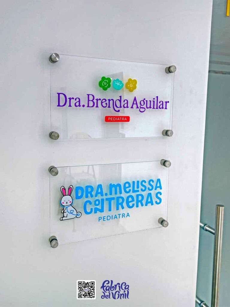 Fábrica del Vinil: Crea tus letreros a partir de acrílicos transparentes y de color, cortados con láser CNC y mezclas de capas de vinilos de corte o vinilos impresos con tu diseño personalizado. Fabricamos tus ilustraciones combinadas con tu logo de pediatría con la mejor calidad disponible en México, para que ambos potencien tu identidad comercial y marca. WhatsApp: 33 1927 2871.